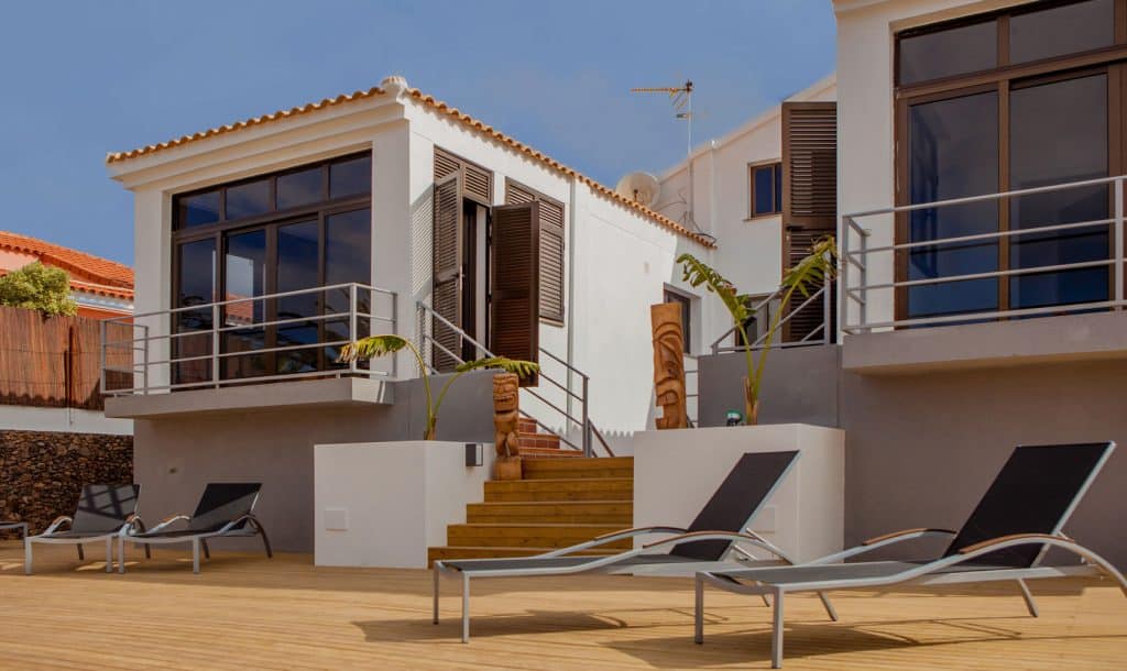 Surf camp Corralejo Fuerteventura, iles Canaries Ocean Experience Vue de la Facade et terrasse