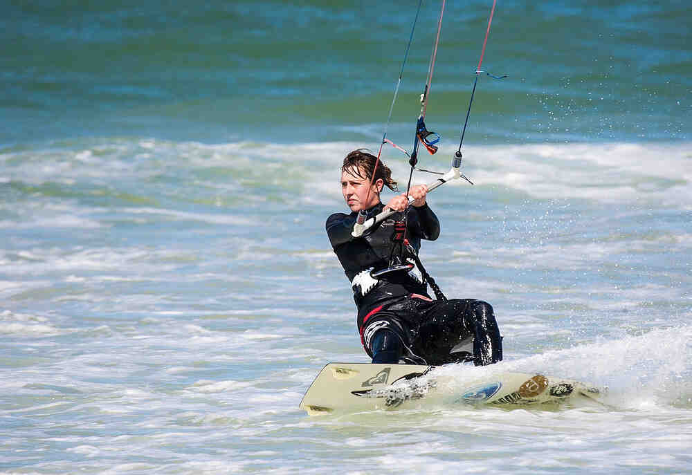 Est-ce difficile de faire du kitesurf ?