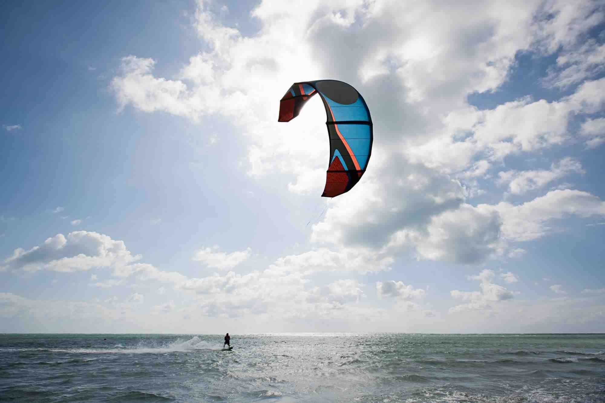 Où apprendre à faire du kitesurf ?