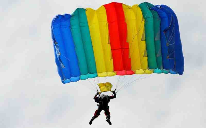 Comment est fait un parachute ?