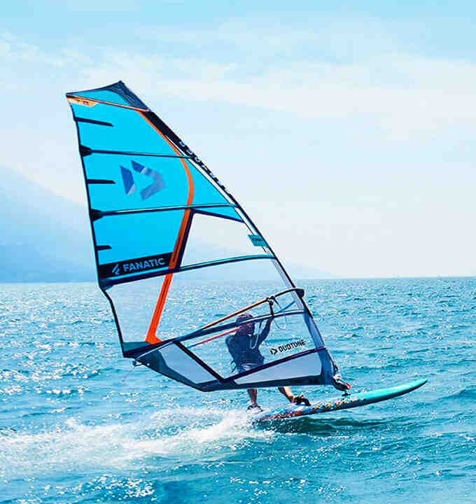 Quelle taille de voile choisir en windsurf ?