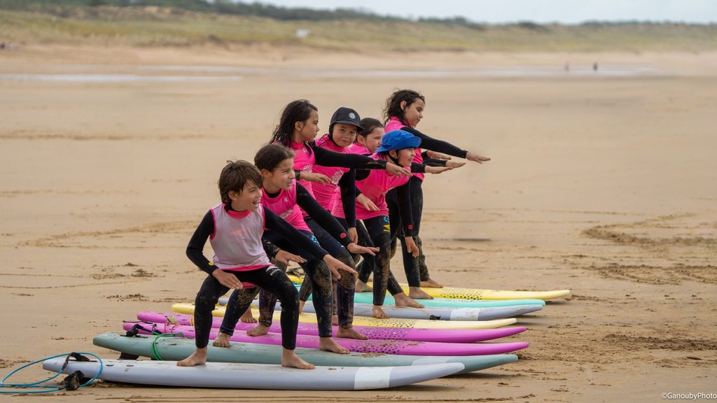 Cours de surf kids – sables d’Olonne vendée 1
